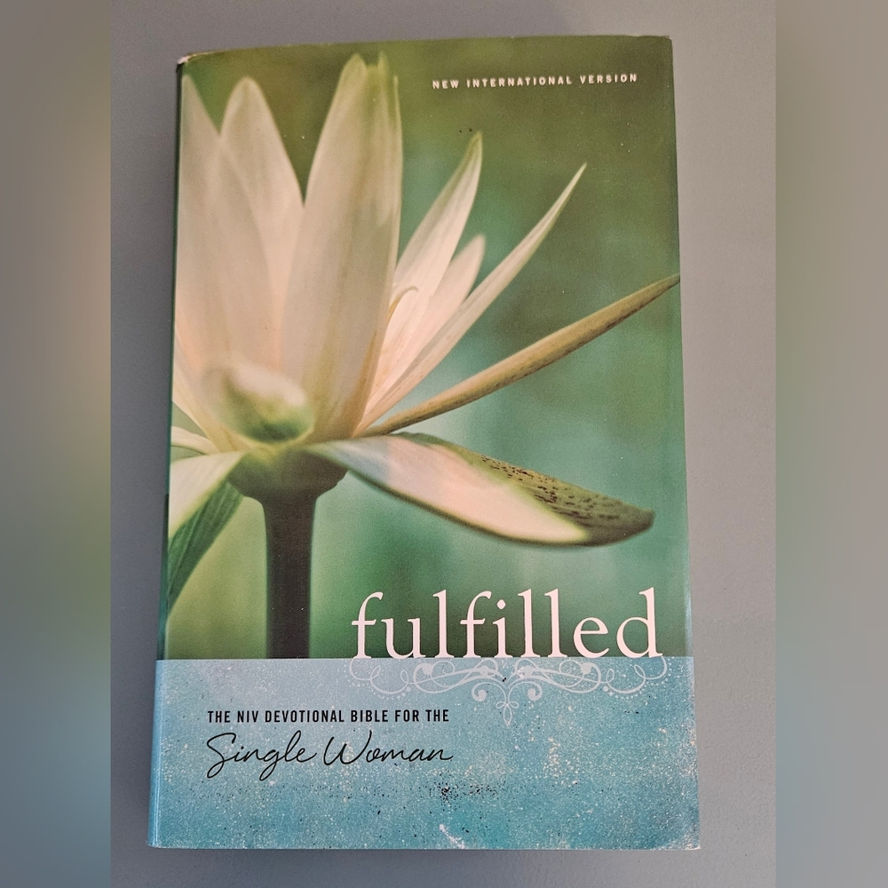 Fulfilled NIV Devotional Bible for the Single Woman